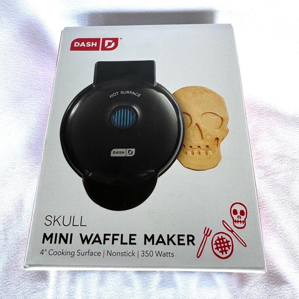 NIB Dash Black Mini Waffle Maker Skull Shape